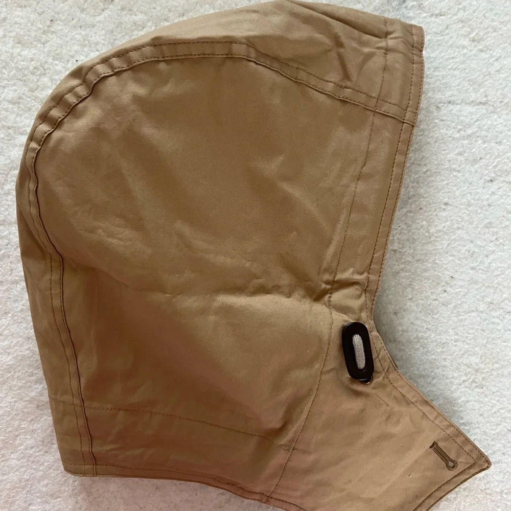 Burberry Tan Double-Breasted Trench Coat with Iconic Check Lining - Picture 11 of 16